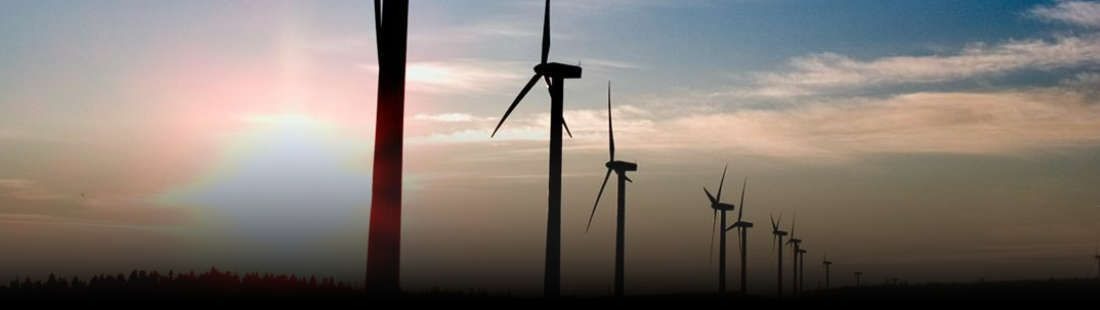 COMPROMETIDOS CON EL USO DE ENERGÍAS RENOVABLES